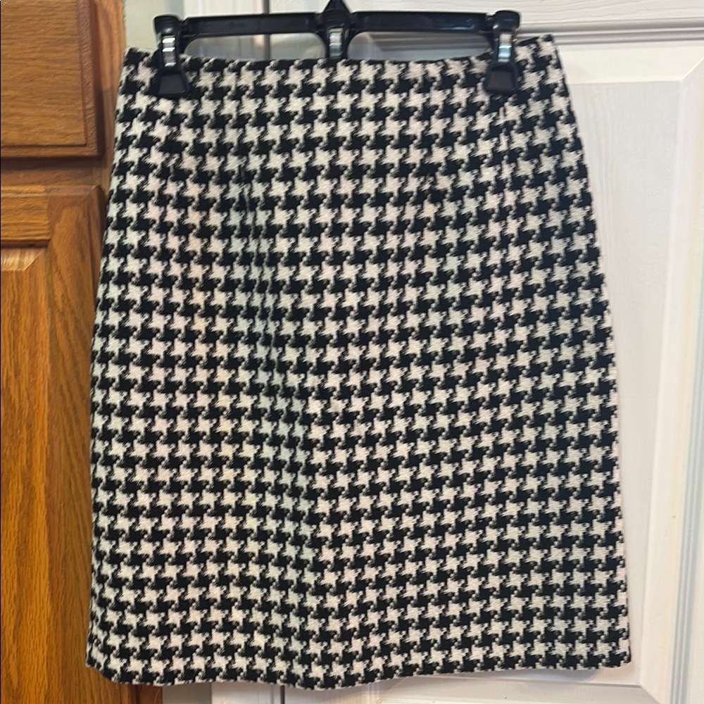 Elegant Black and White Pencil Skirt